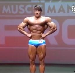 裸男搞笑舞,颠覆传统，笑翻全场！