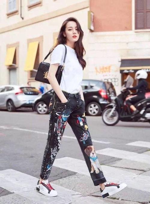 迪丽热巴街拍生活照