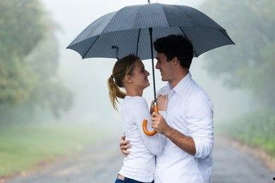 雨中恋人图片,恋人共度甜蜜时光